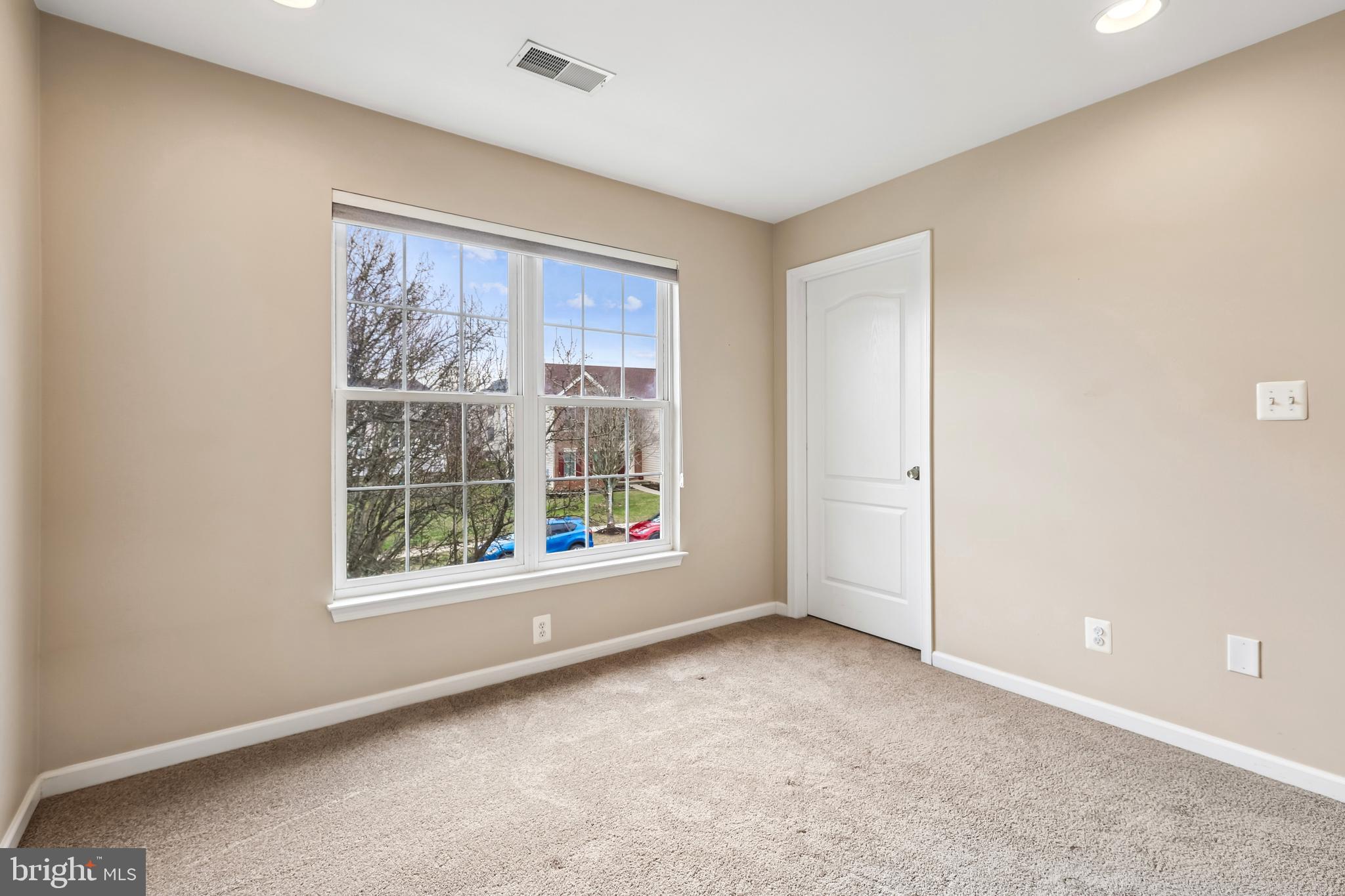 SOUTH RIDING - Residential