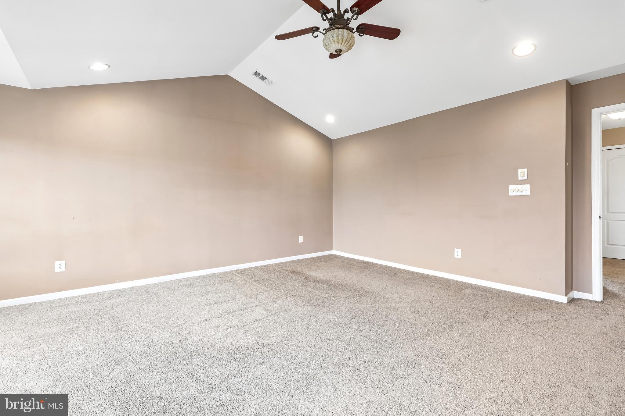 SOUTH RIDING - Residential