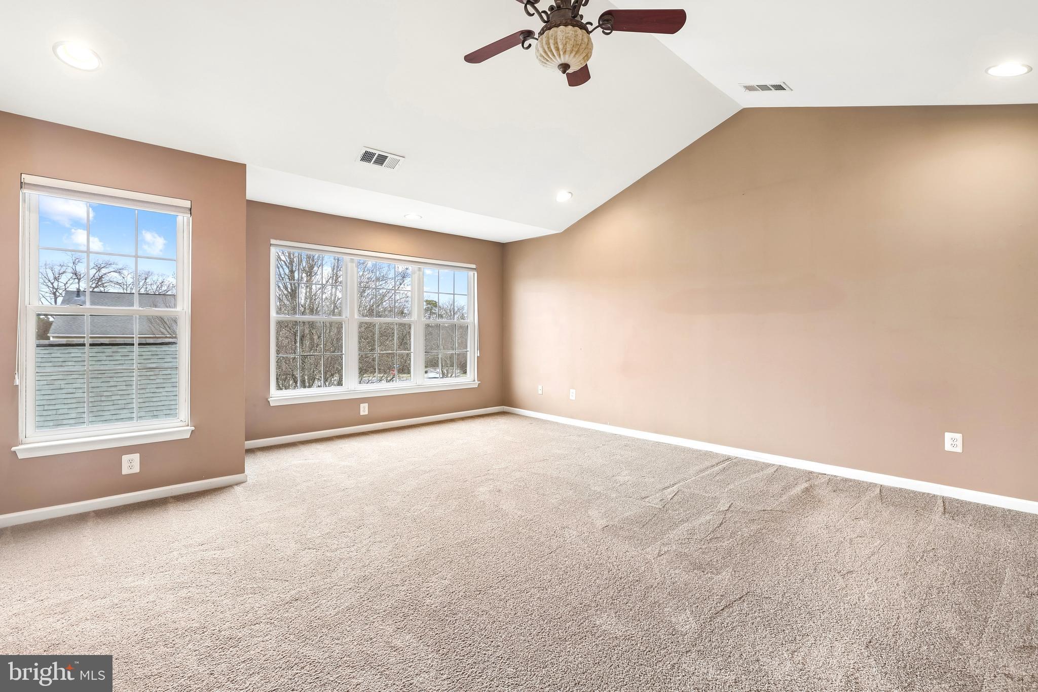 SOUTH RIDING - Residential