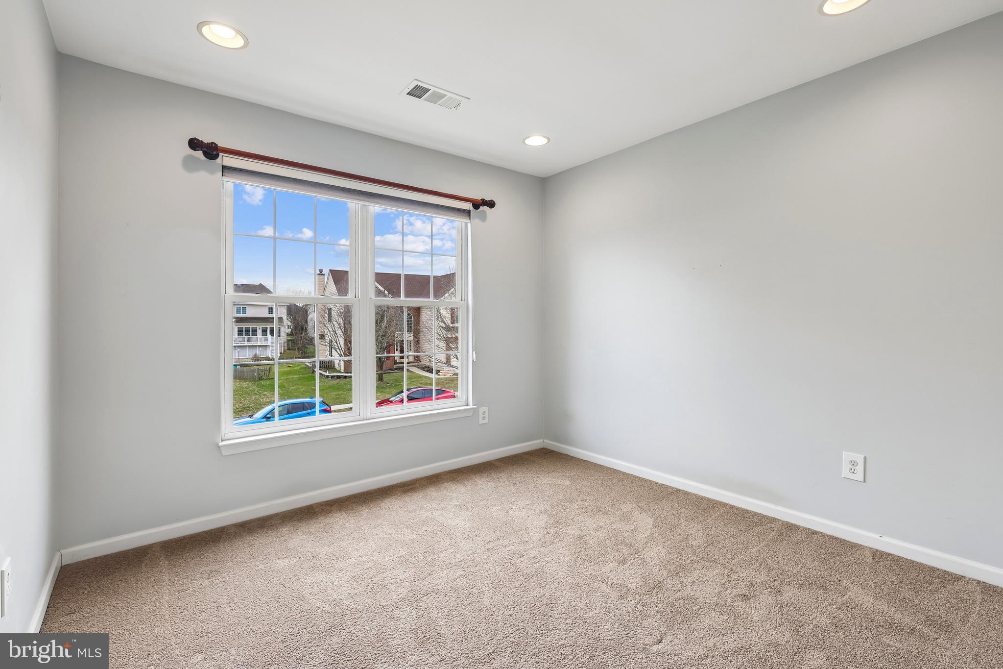 SOUTH RIDING - Residential