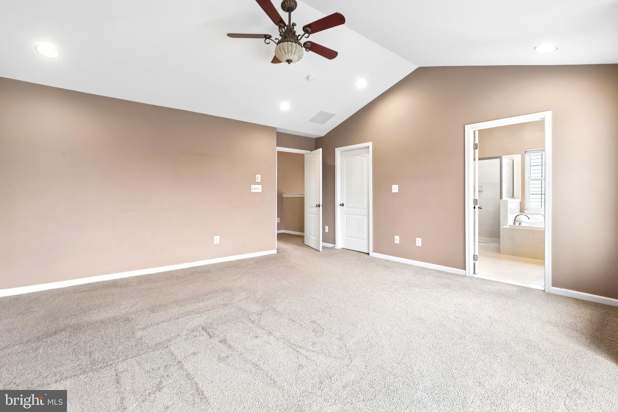 SOUTH RIDING - Residential