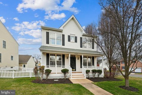 Homes For Sale - 43110 Barons Street<br/> CHANTILLY, VA 20152