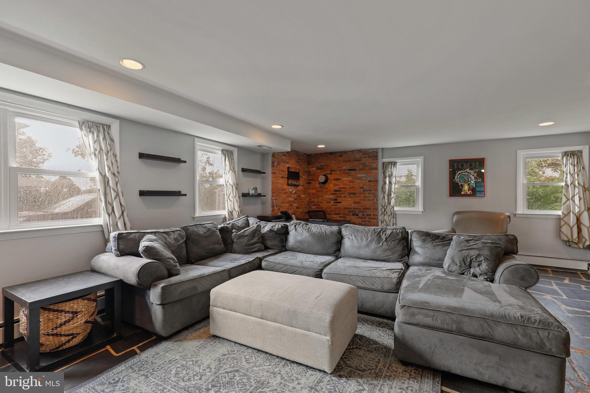 CAMPUS HILLS - Residential