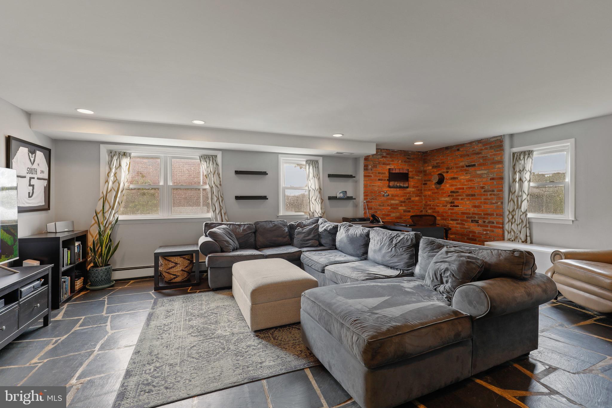 CAMPUS HILLS - Residential