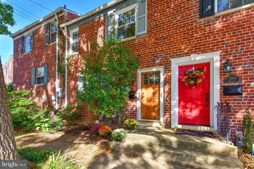 Best location in Warwick Village! This 3 bed/1.5 bath townhouse is a dream come true. The home has a main level deck and a walk-out basement. The yard is fenced with a gate that leads out to Goat Hill Park. Inside you'll find an eat-in kitchen with new stainless steel appliances, a large living and dining room, three comfortable bedrooms upstairs and a lower level rec room. Walk to "The Avenue!"