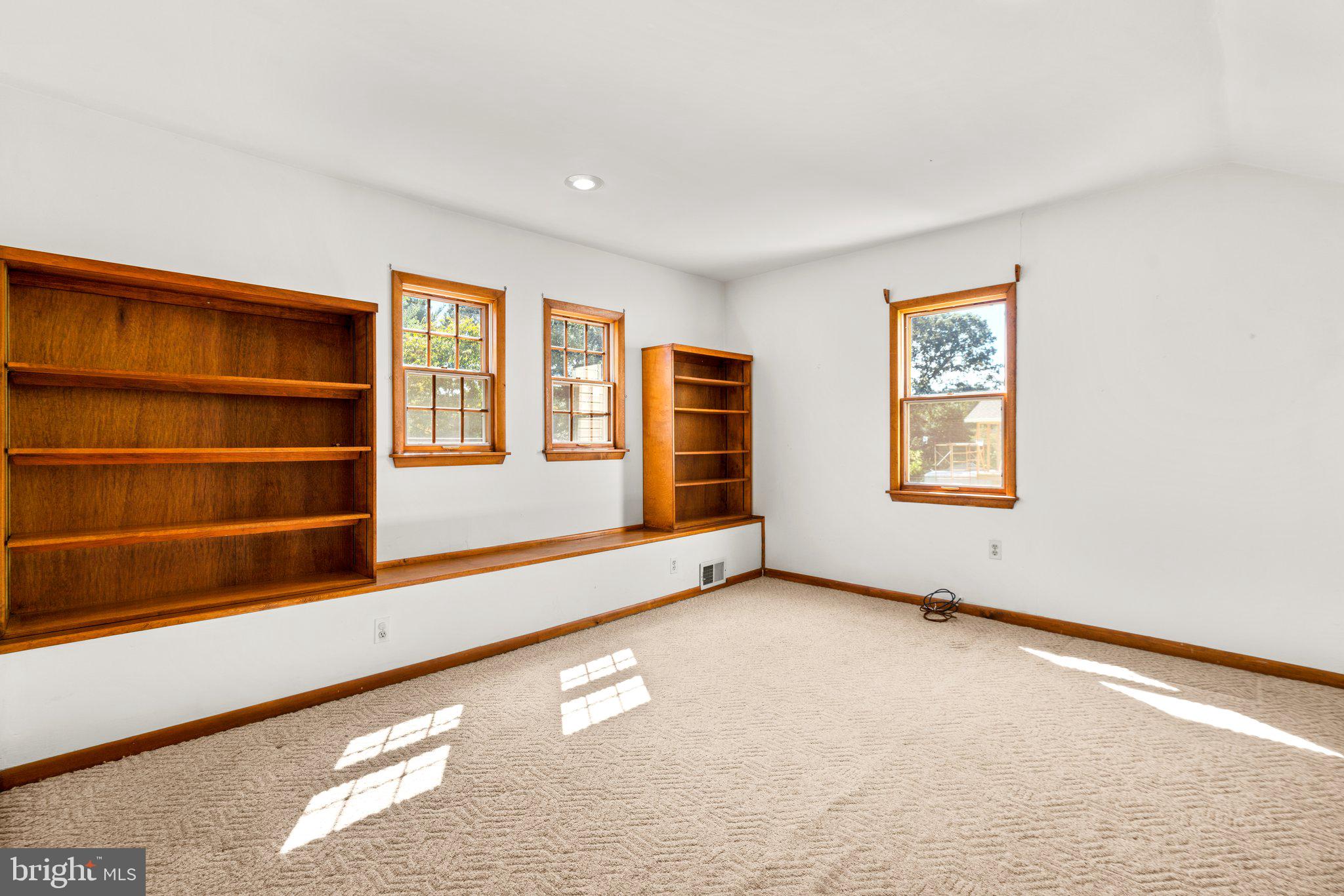 ELVATON ACRES - Residential