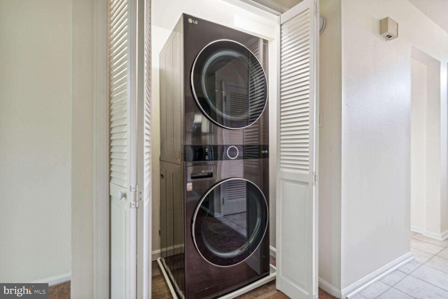 WOODSIDE VILLAGE - Residential