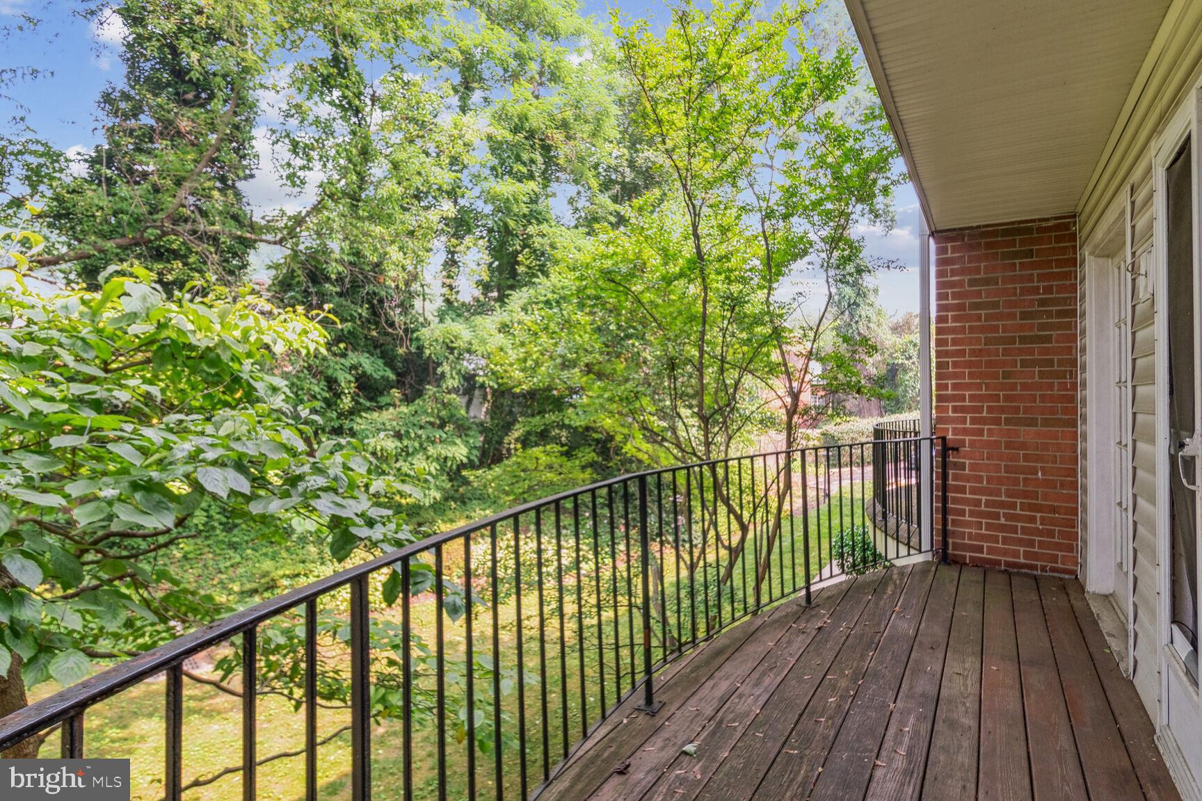 WOODSIDE VILLAGE - Residential