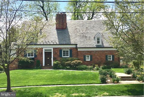 Photo of 4606 Davidson Drive, CHEVY CHASE, MD 20815 (MLS # MDMC2177600)