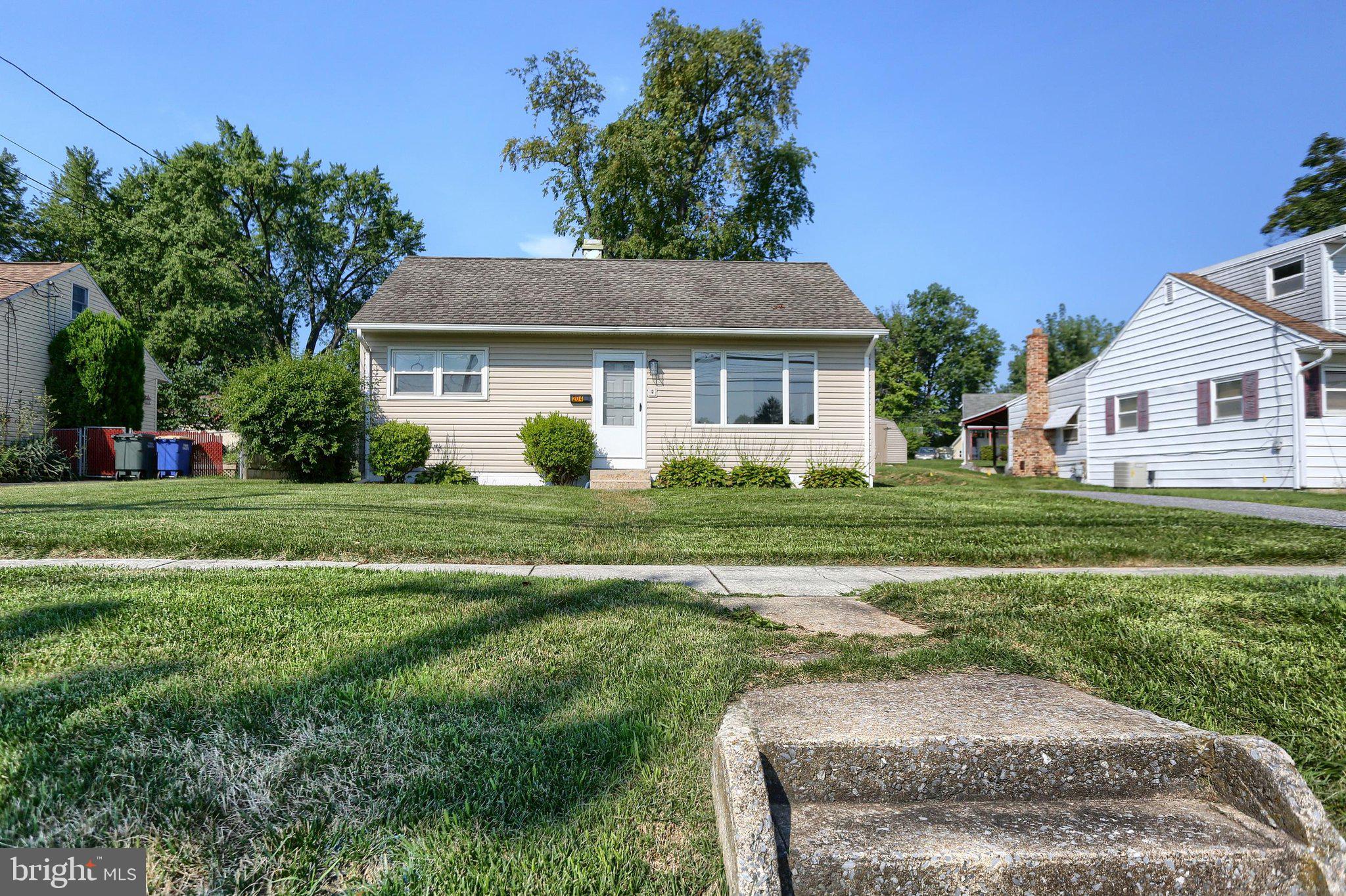 204 S LOCUST STREET