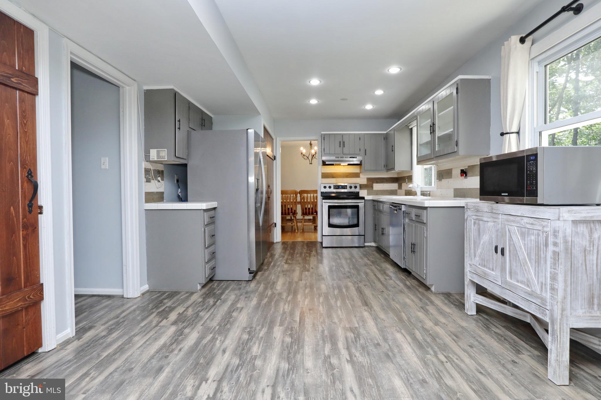 BRETON BAY ESTATES - Residential