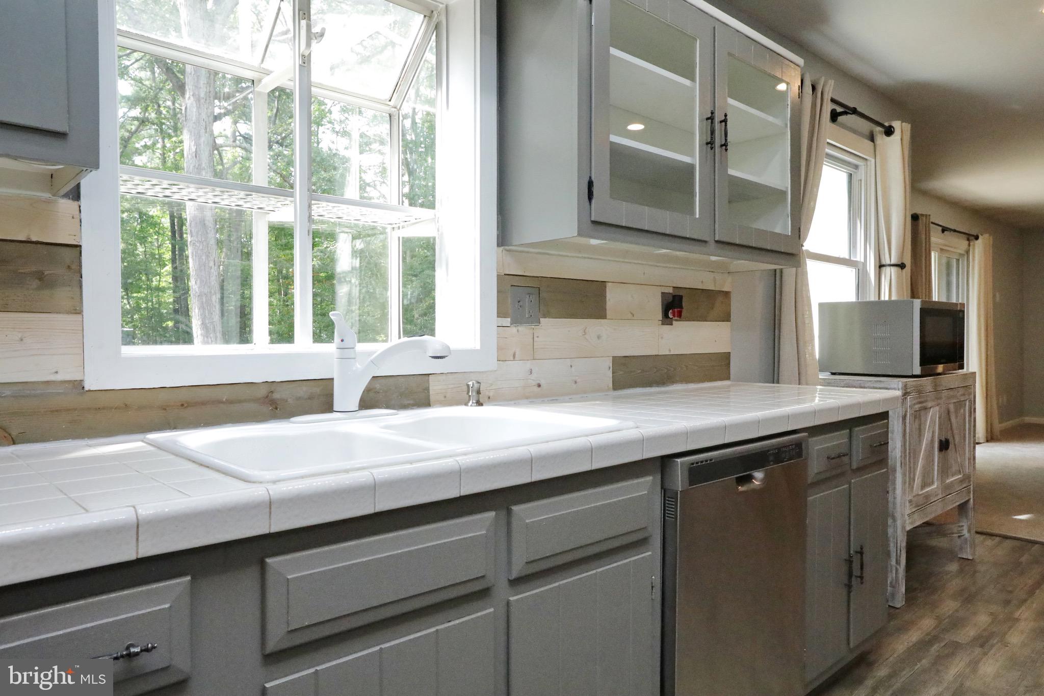 BRETON BAY ESTATES - Residential