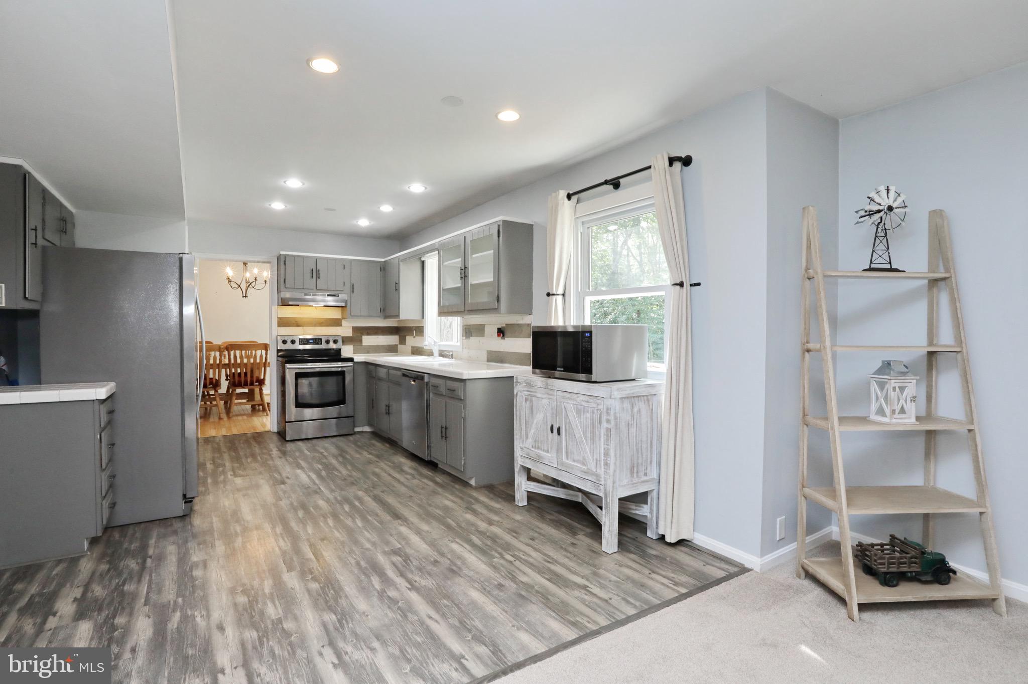 BRETON BAY ESTATES - Residential