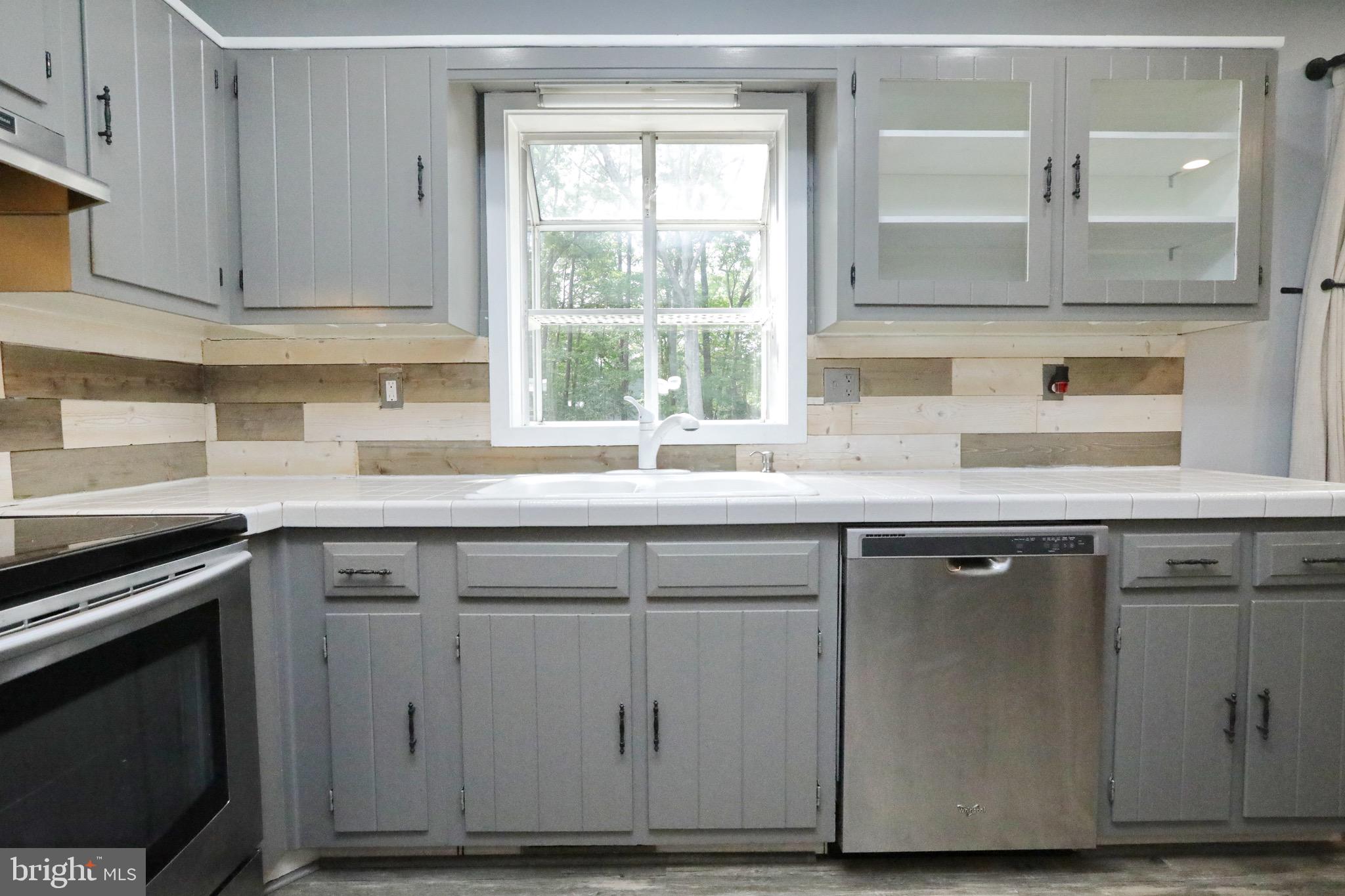 BRETON BAY ESTATES - Residential