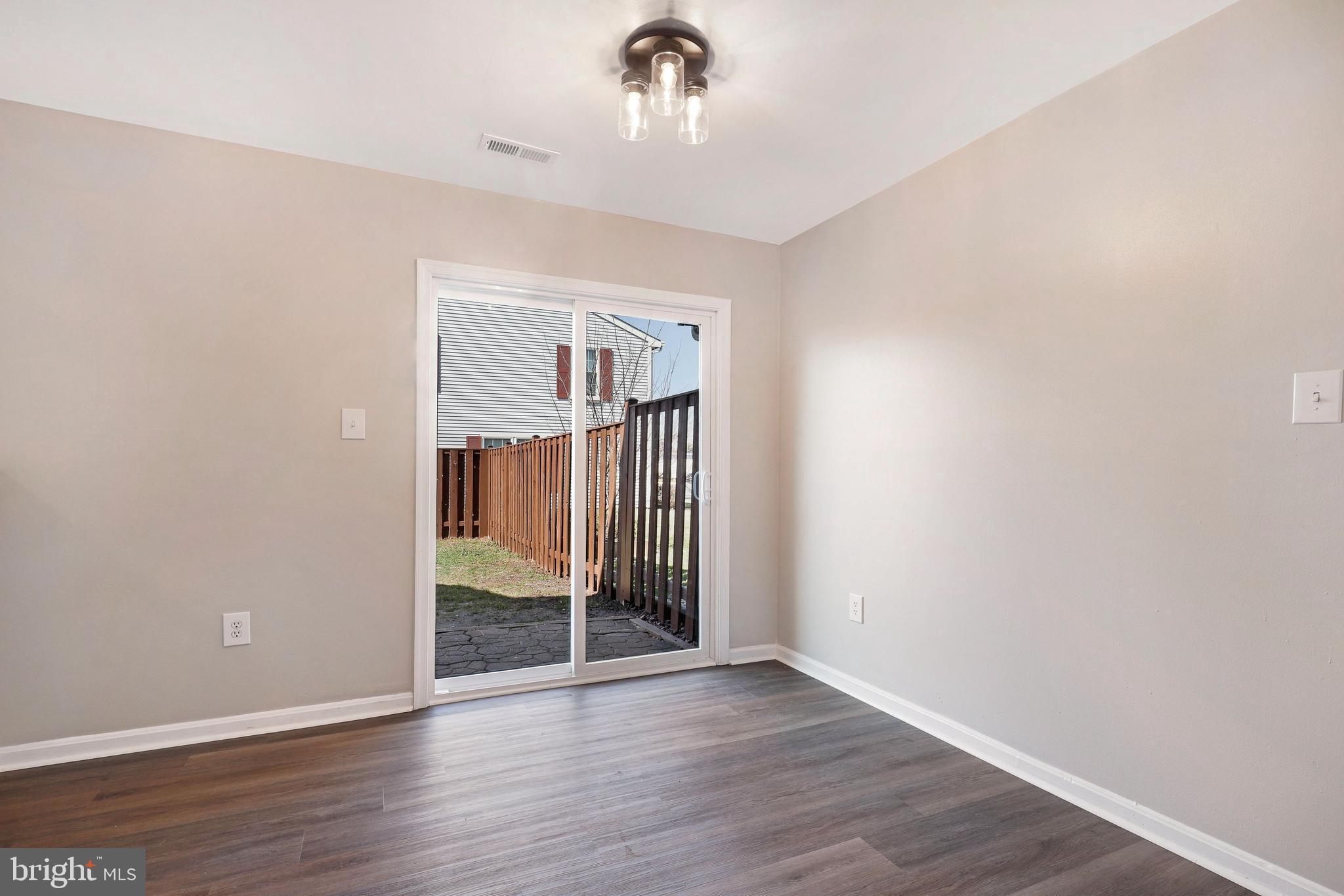 LONGSTREET COMMONS - Residential