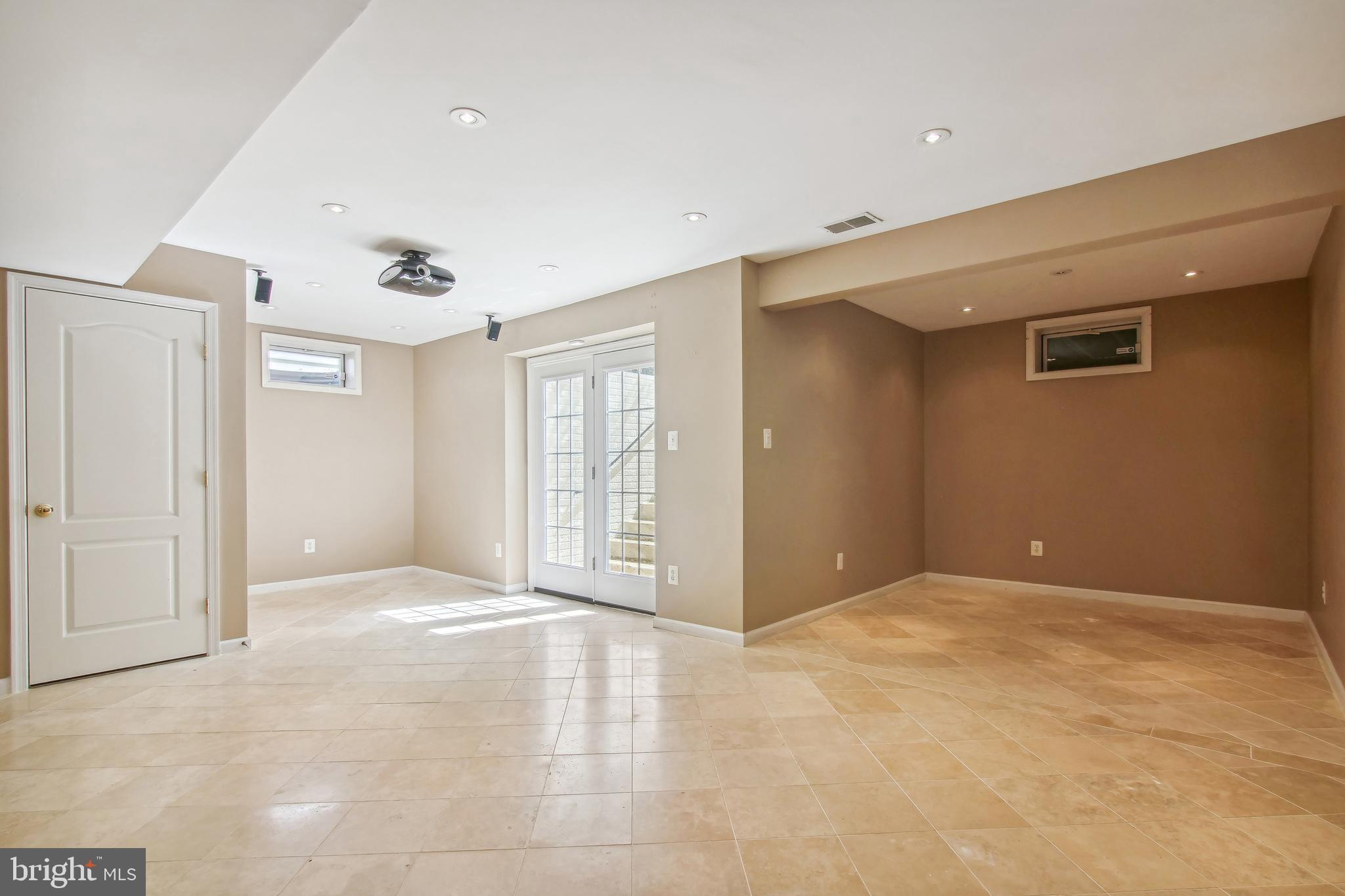 VILLAGES AT HAYMARKET - Residential