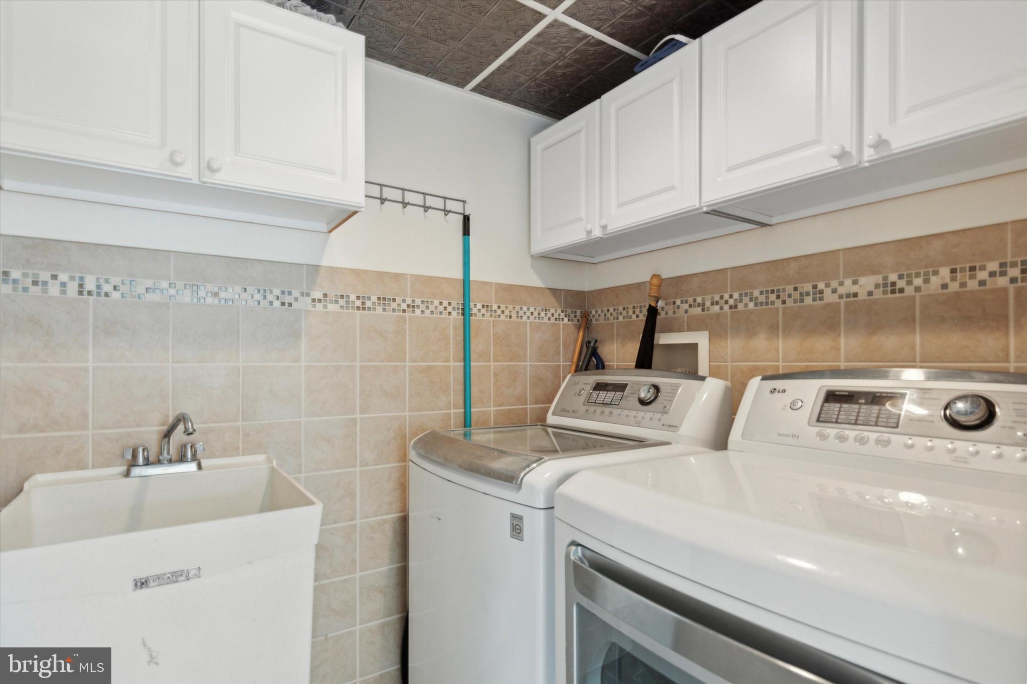 FOX HOLLOW - Residential