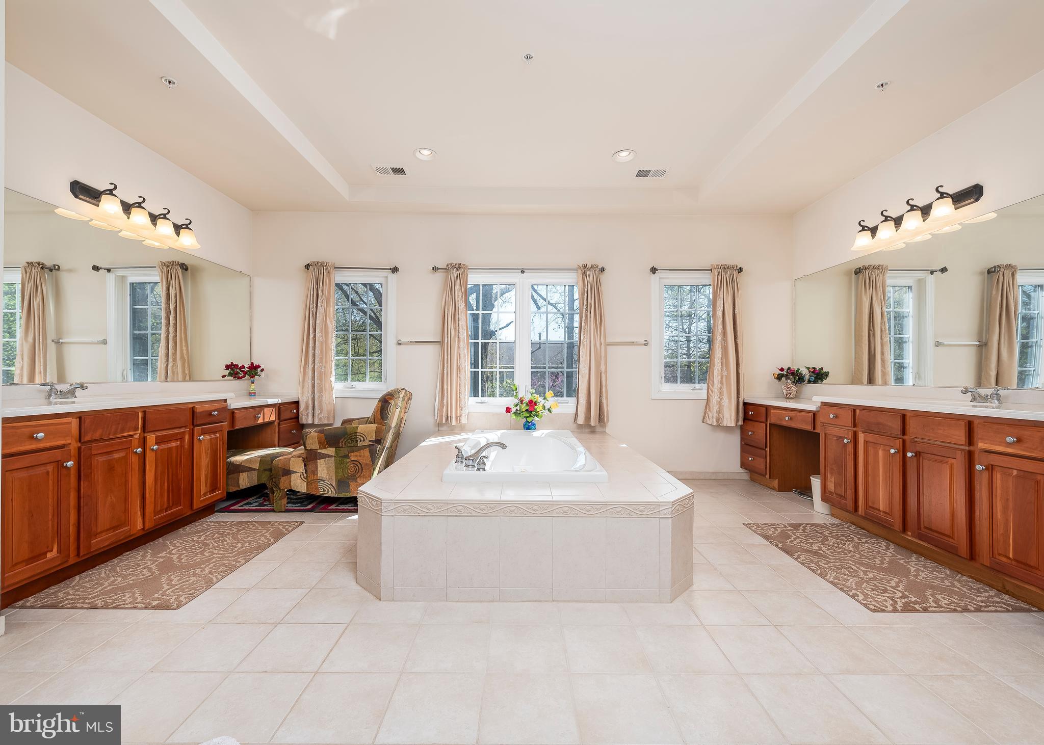 ASHTON MANOR - Residential