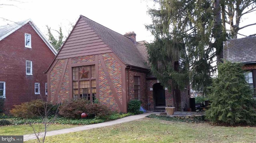 Prepare to be wowed! This tapestry brick home in Springdale is truly amazing. From the arched entryway you'll find a beautiful staricase. Step down into the large living room with cathedral ceiling and fireplace. The kitchen is remodeled and open to the din room. The balcony (overlooking the living room) leads to 2 nice size bedrooms and updated bath. Looking for a media room - check out the basement. Fabulous backyard also!