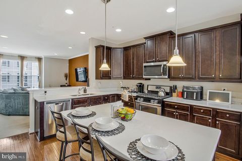 Townhouse For Sale - 207 Gunther Place<br/> GLEN BURNIE, MD 21060