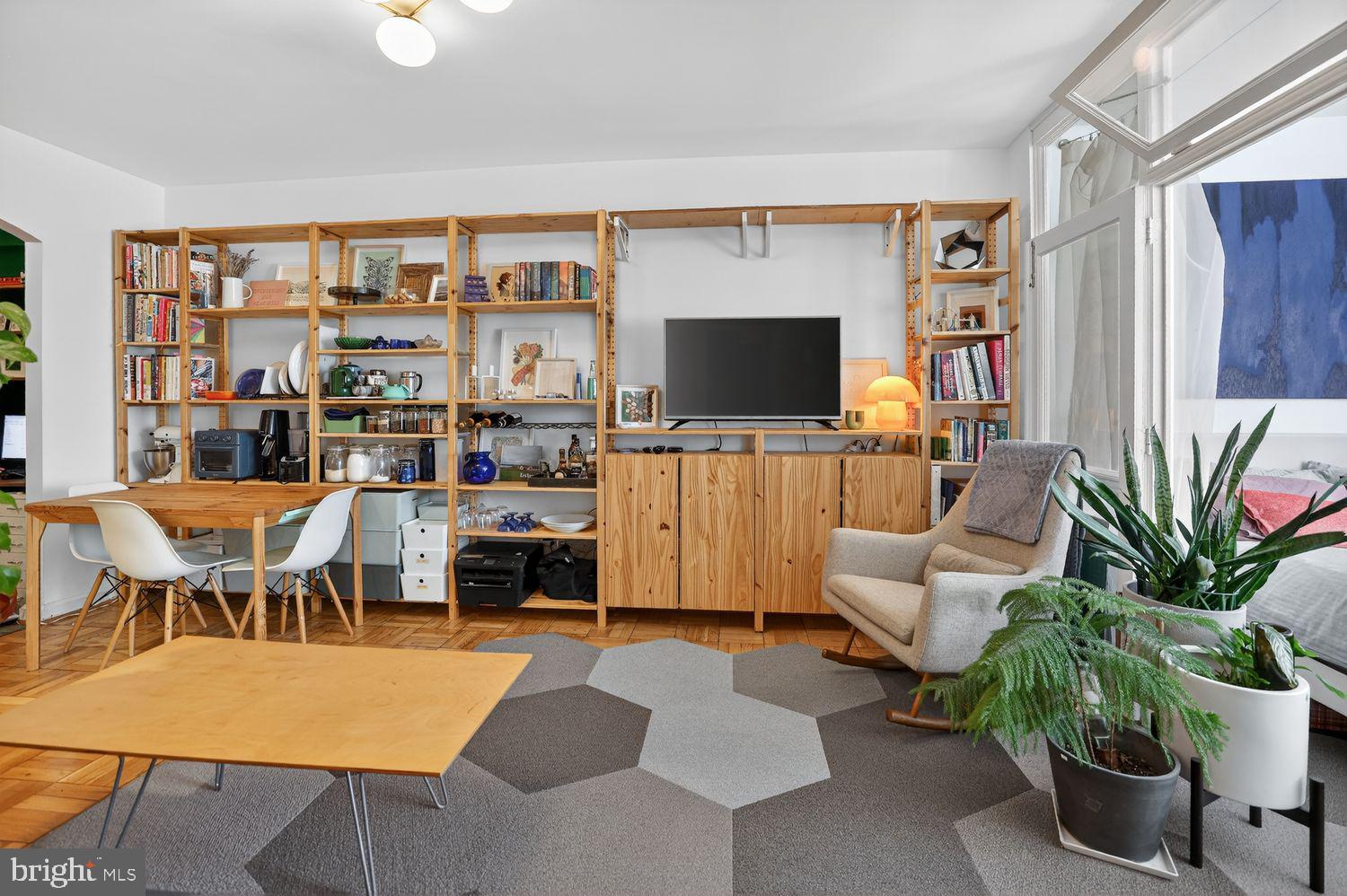 1 SCOTT CIRCLE NW 106