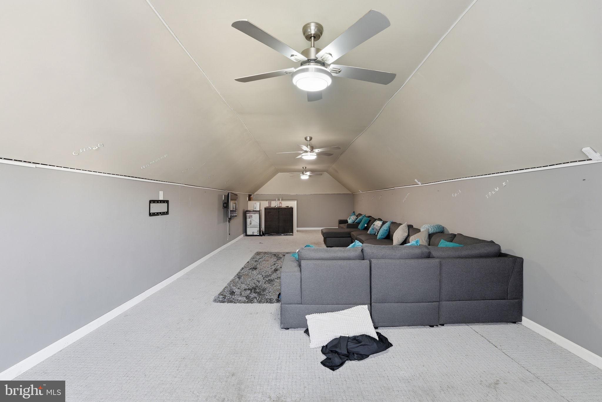 HAWKINS GATE - Residential