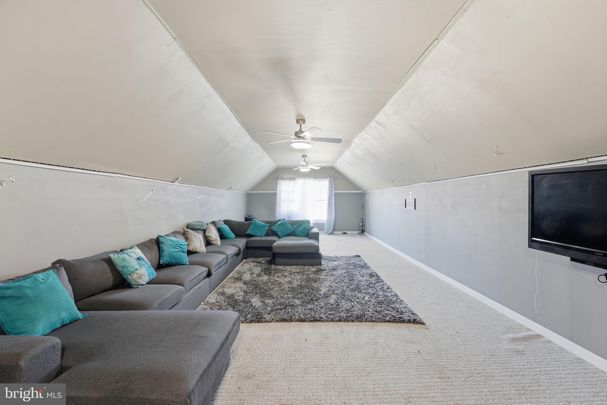 HAWKINS GATE - Residential