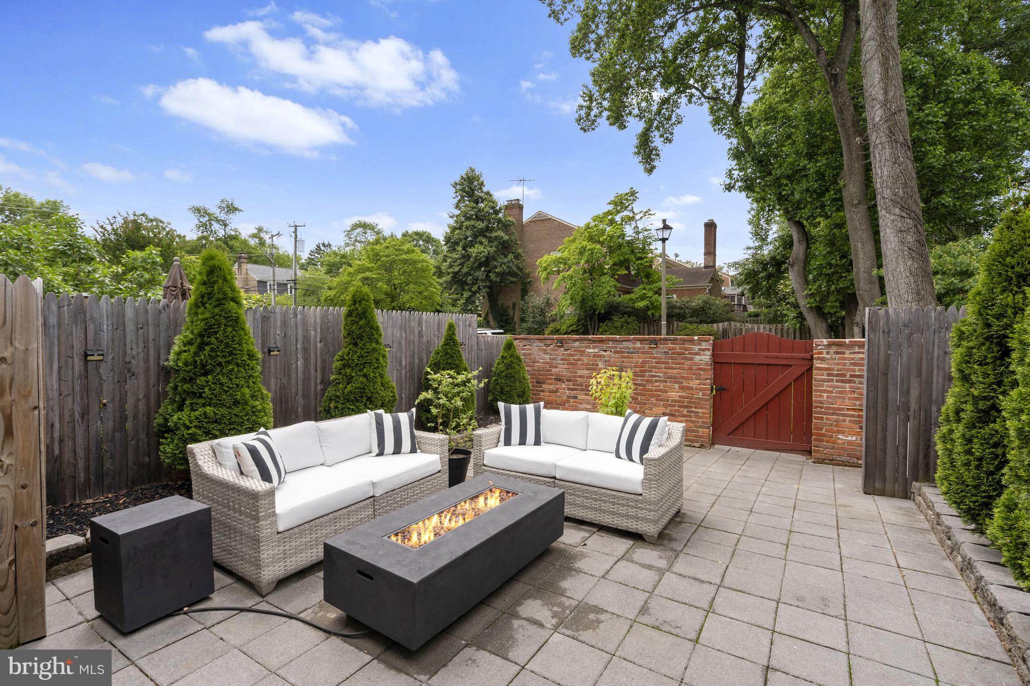 KINGS MANOR - Residential