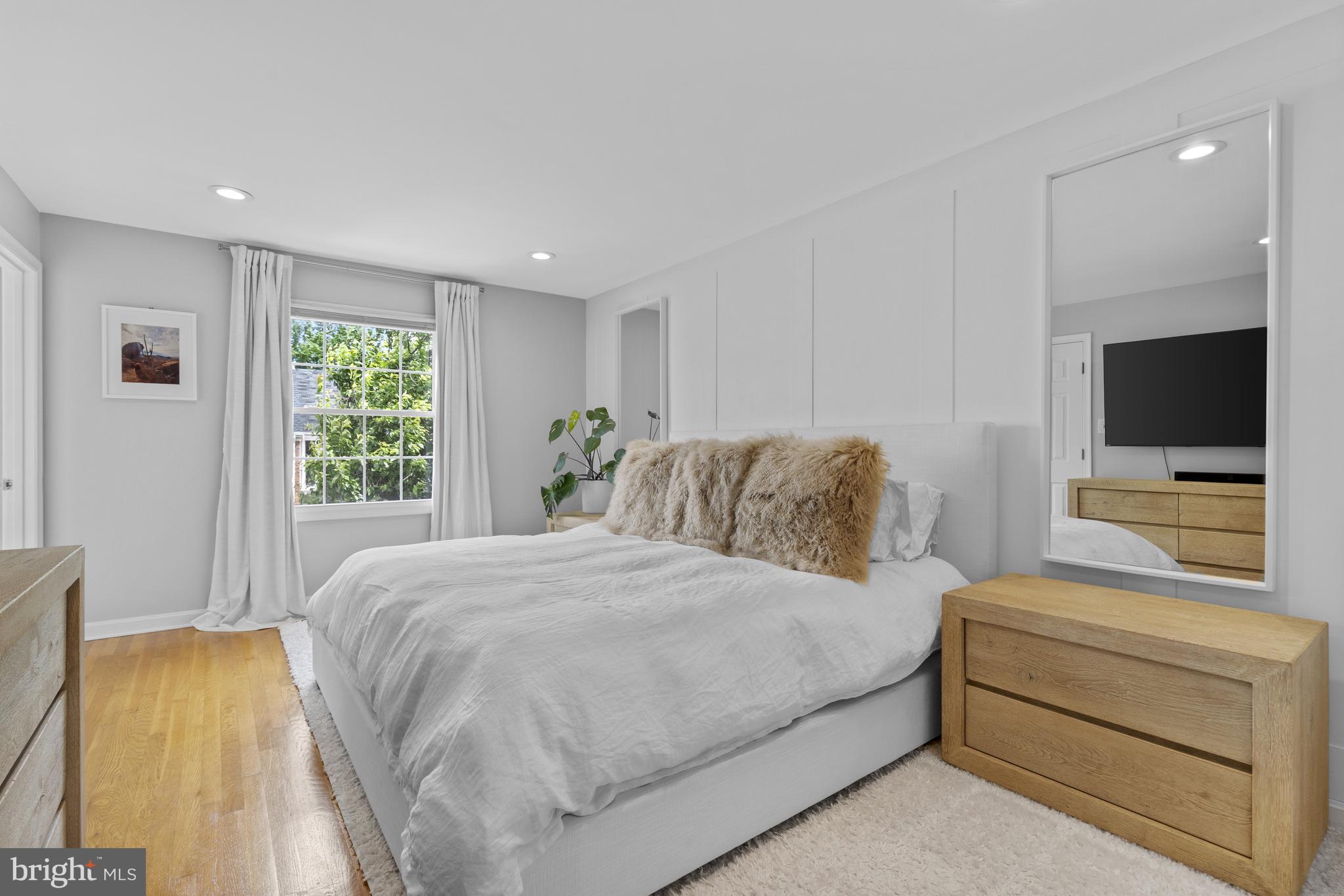 KINGS MANOR - Residential