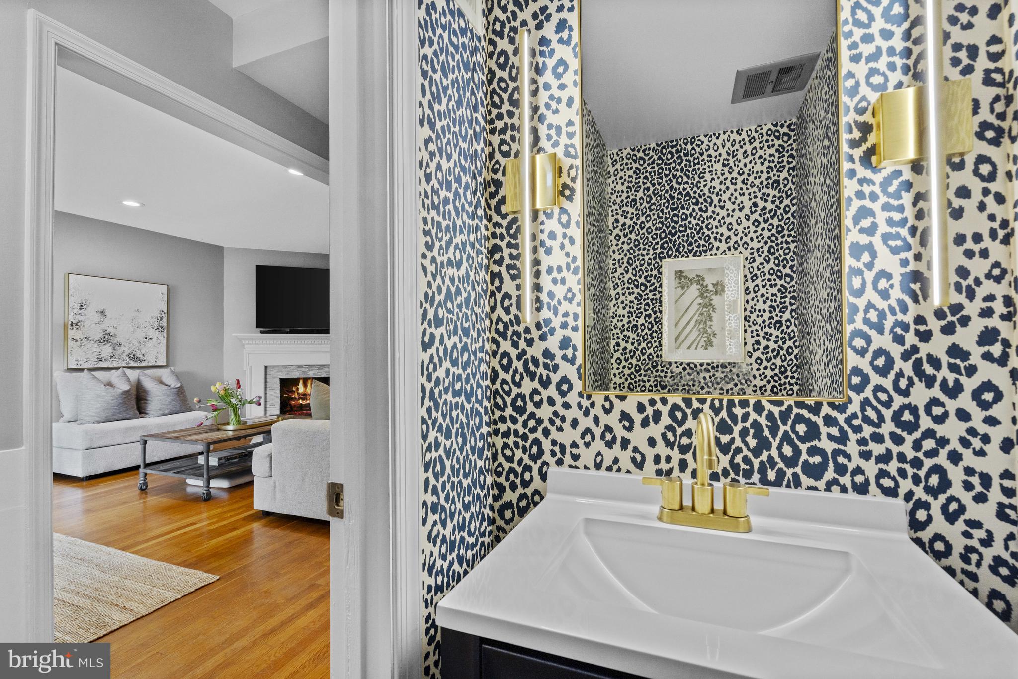 KINGS MANOR - Residential