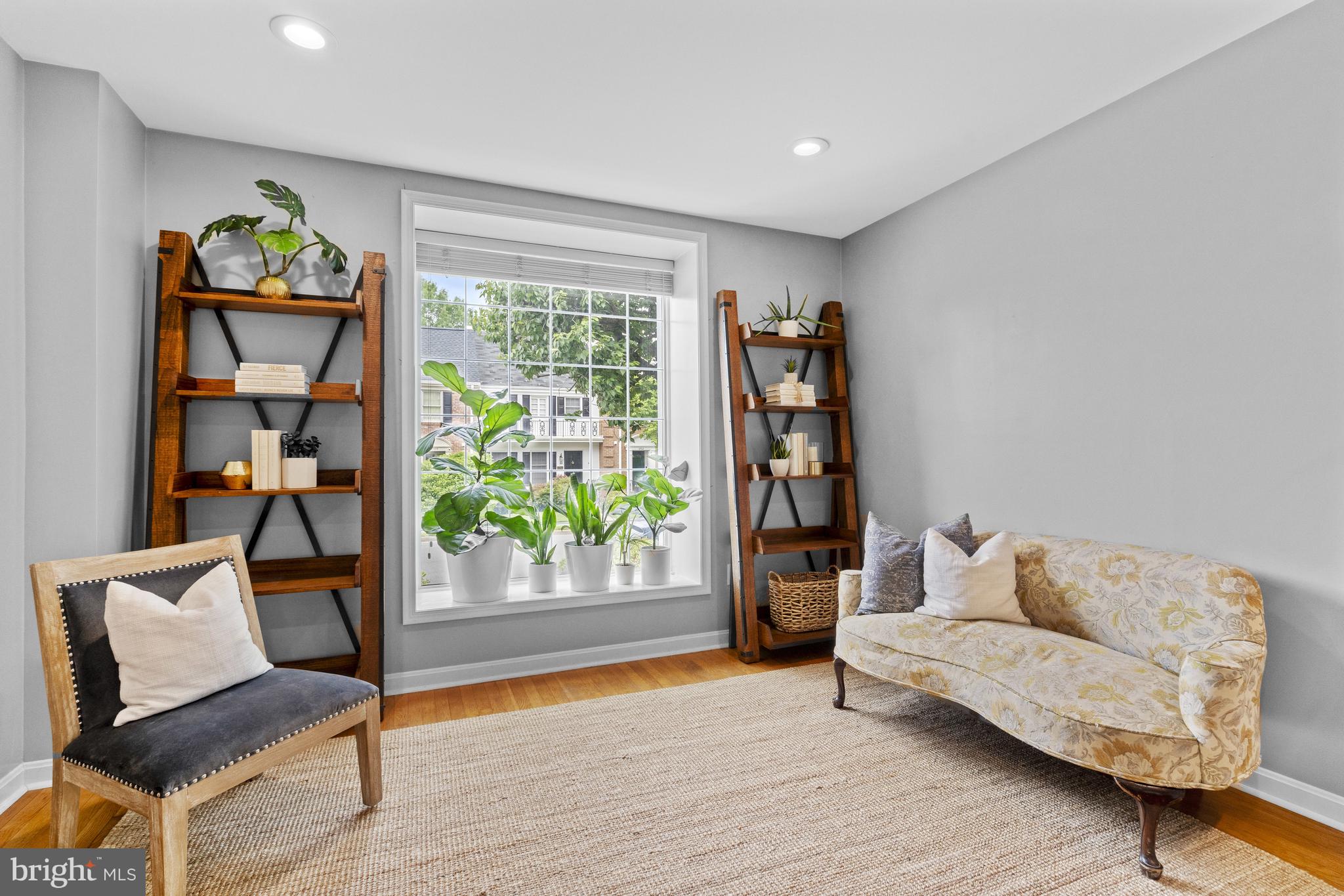 KINGS MANOR - Residential