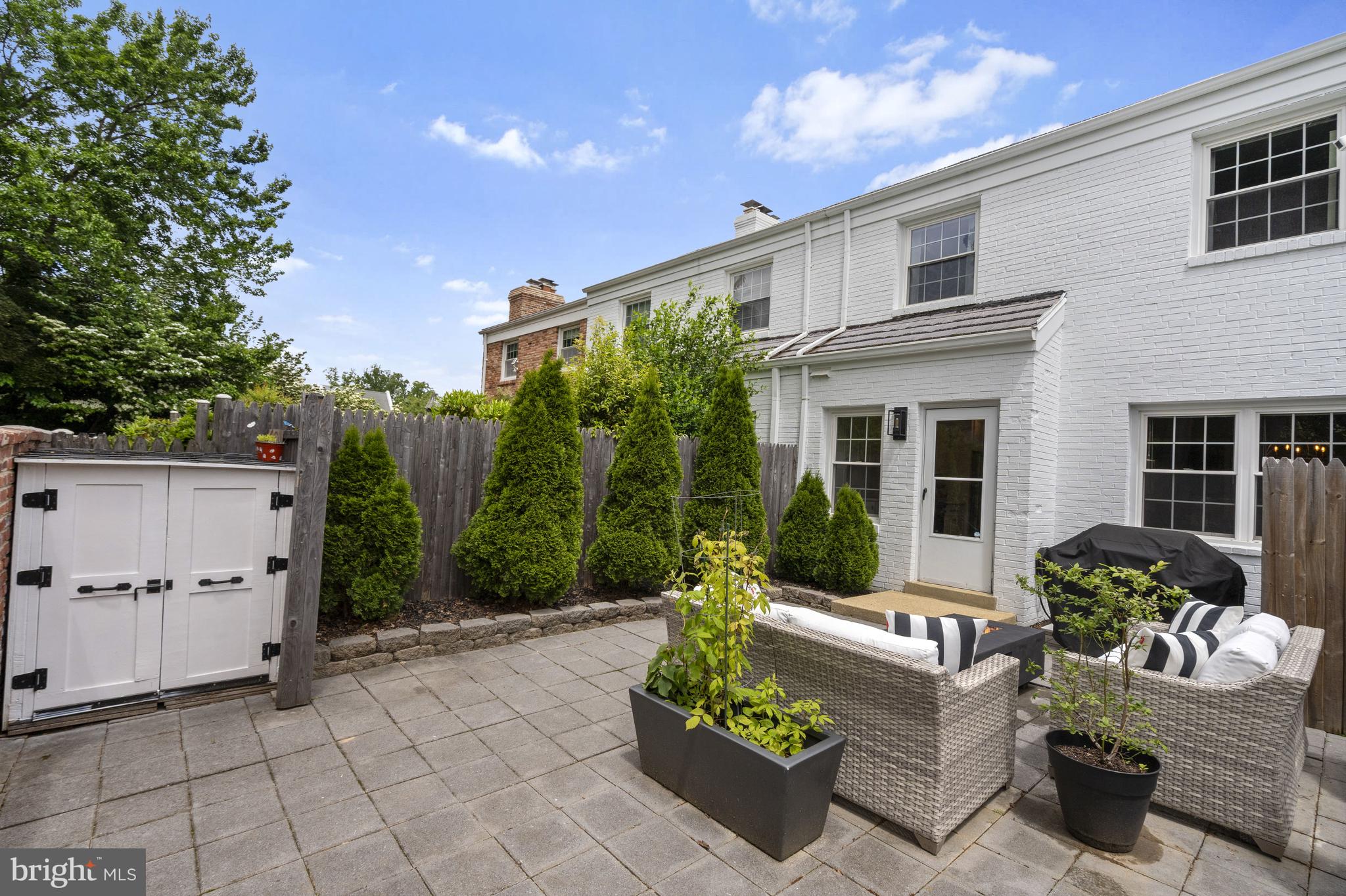 KINGS MANOR - Residential