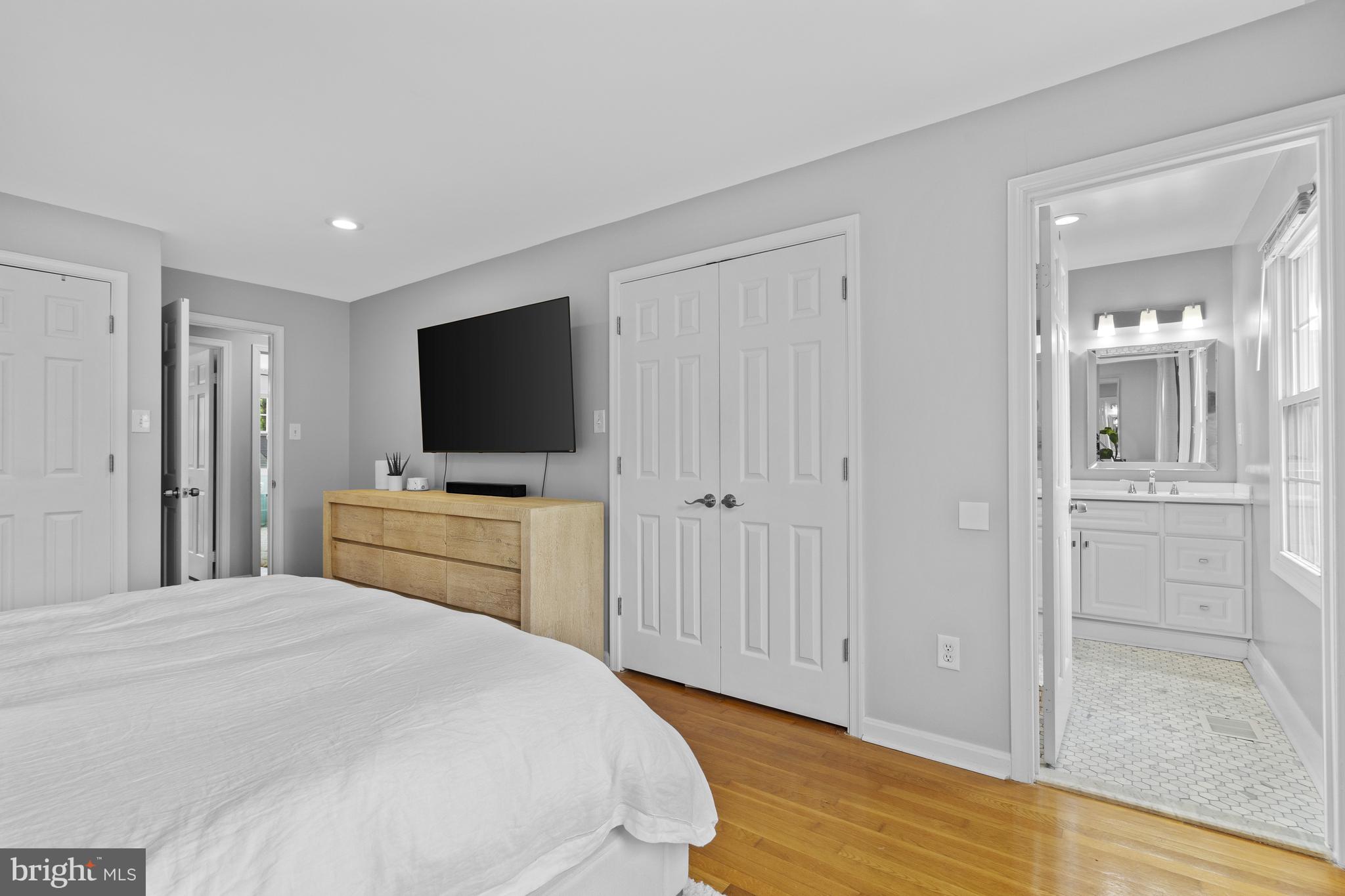 KINGS MANOR - Residential