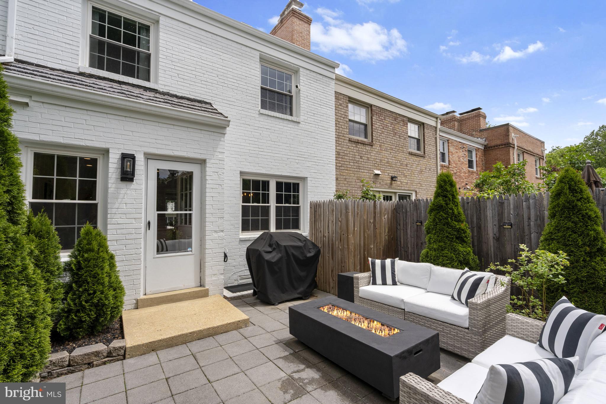 KINGS MANOR - Residential