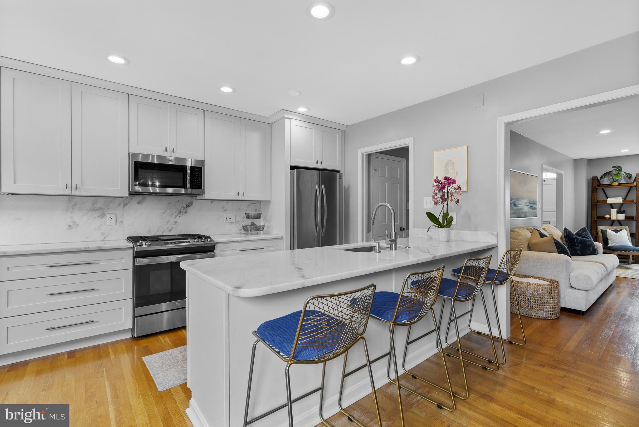 KINGS MANOR - Residential