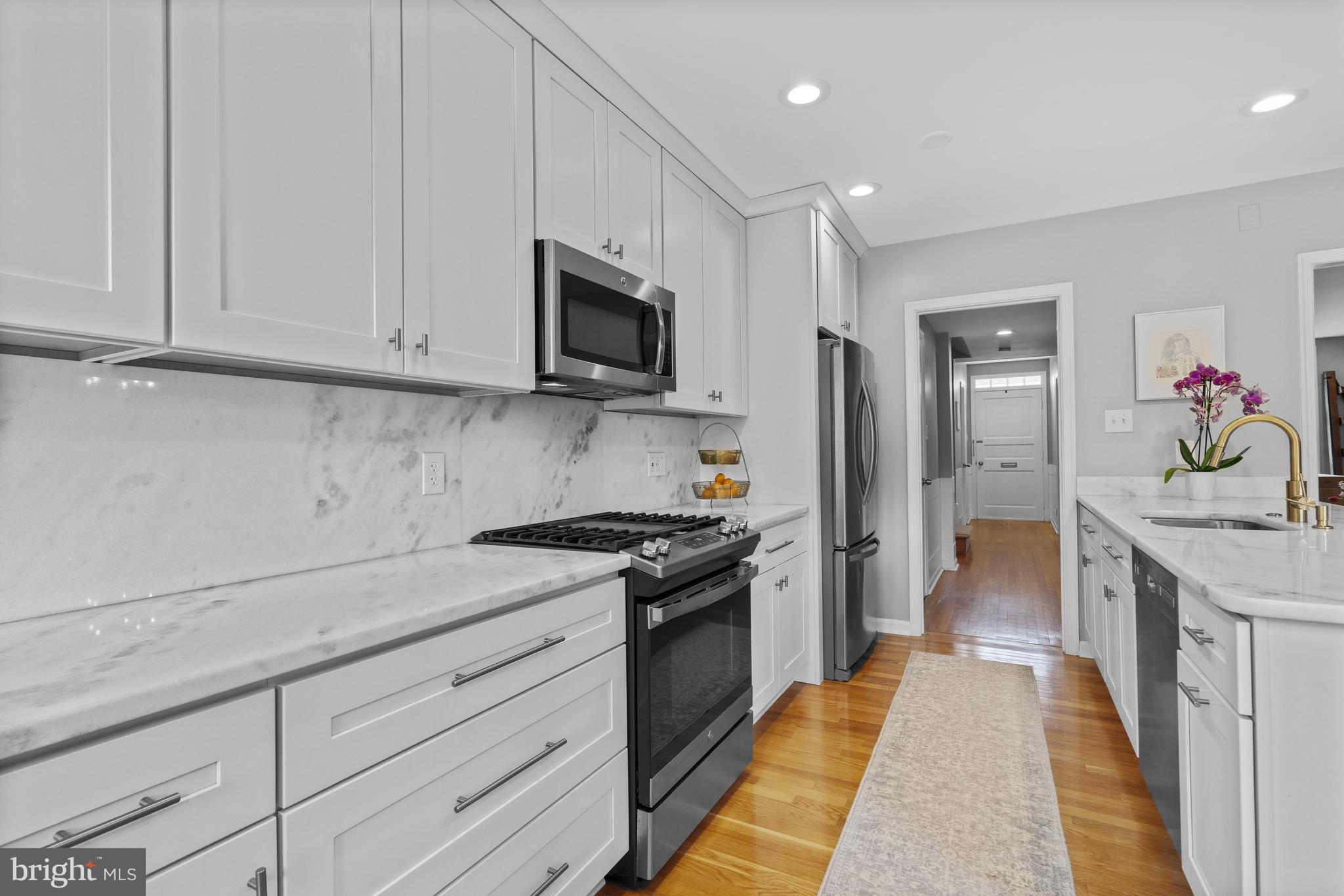 KINGS MANOR - Residential