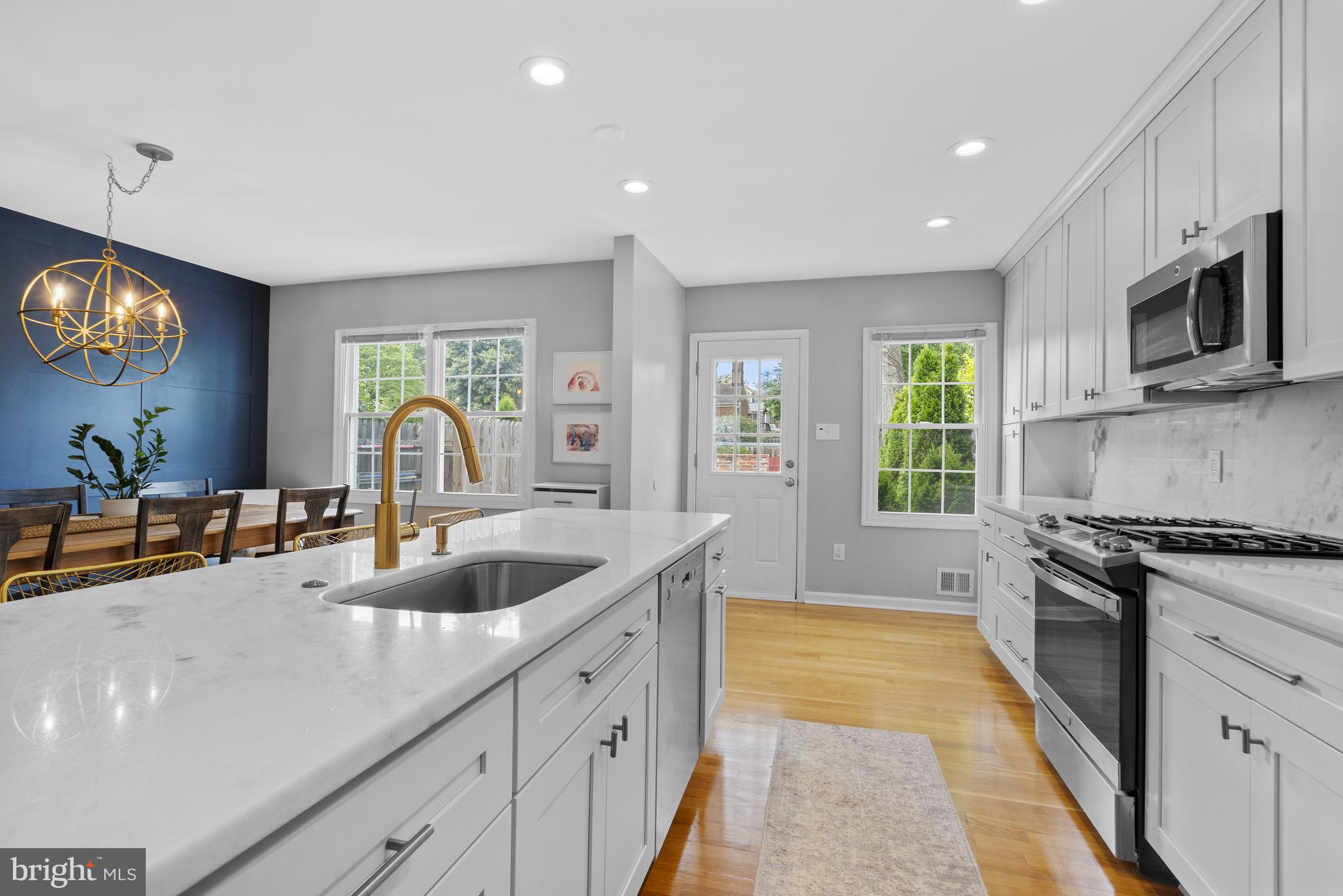 KINGS MANOR - Residential