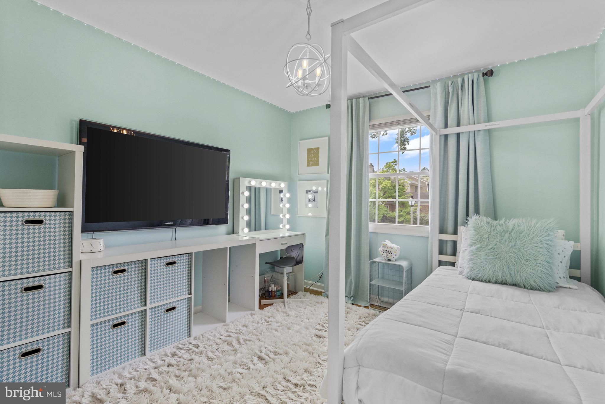 KINGS MANOR - Residential