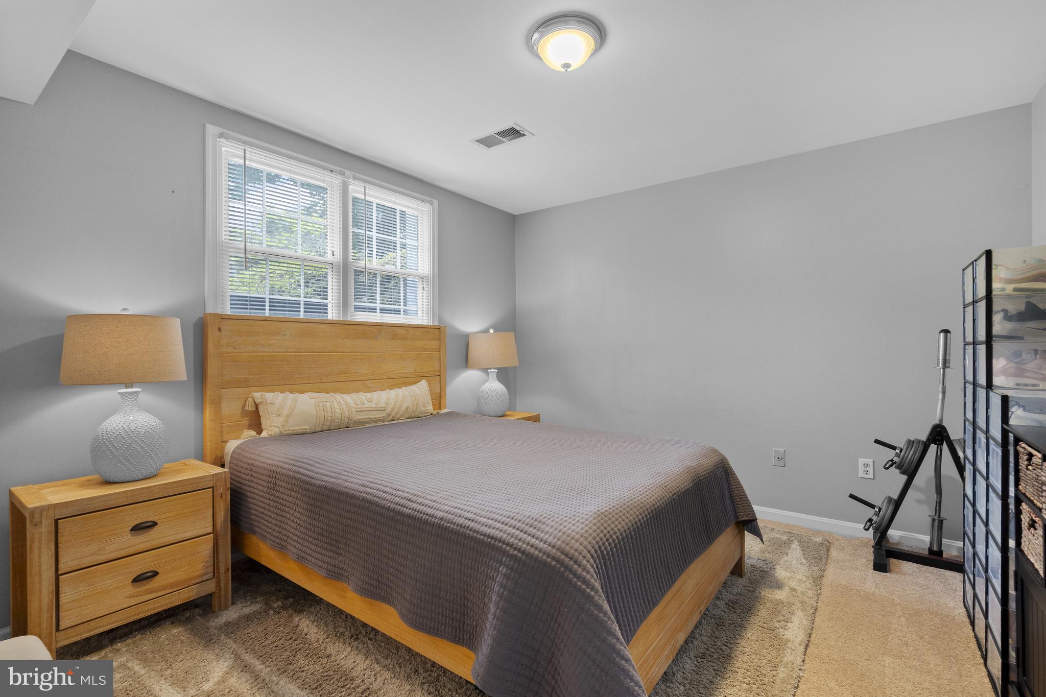 KINGS MANOR - Residential