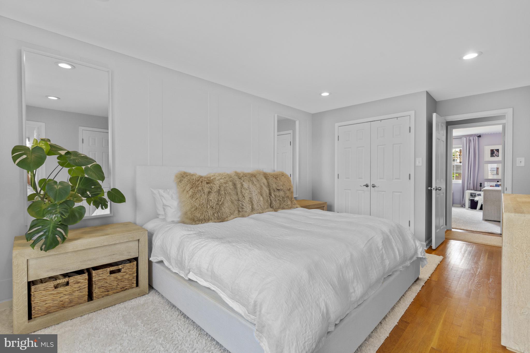 KINGS MANOR - Residential