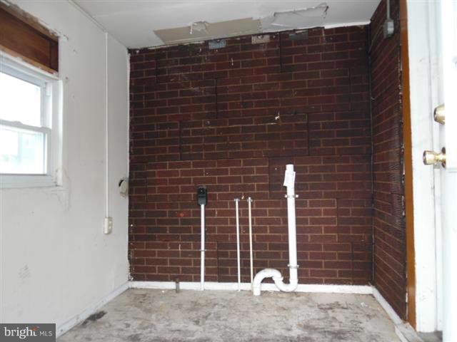 HOLLINS MARKET - Residential