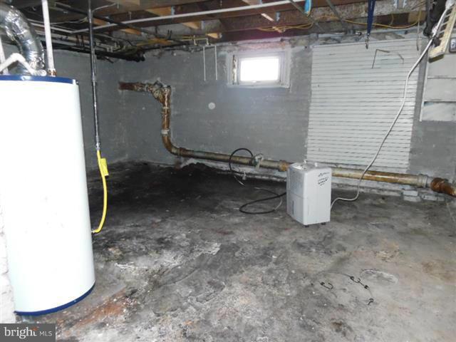 HOLLINS MARKET - Residential