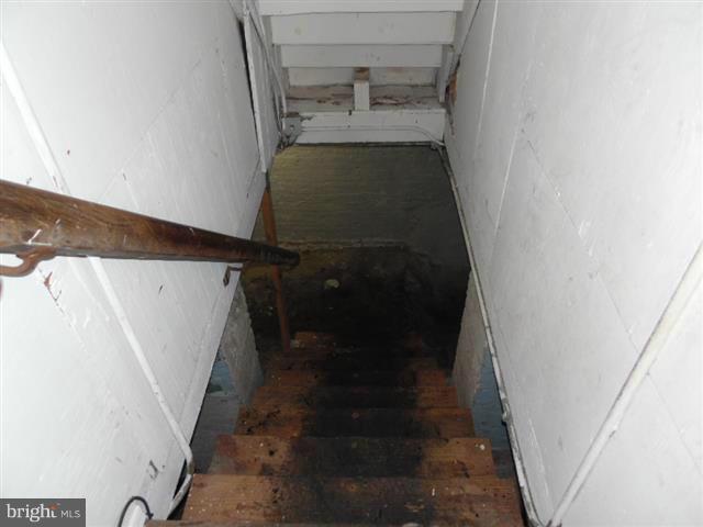 HOLLINS MARKET - Residential