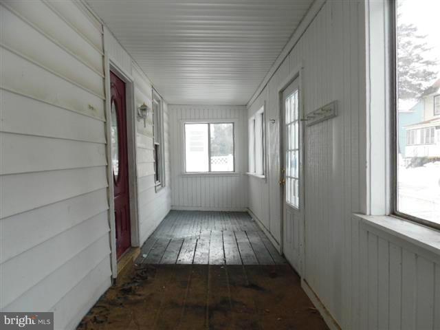 HOLLINS MARKET - Residential