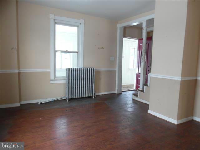 HOLLINS MARKET - Residential