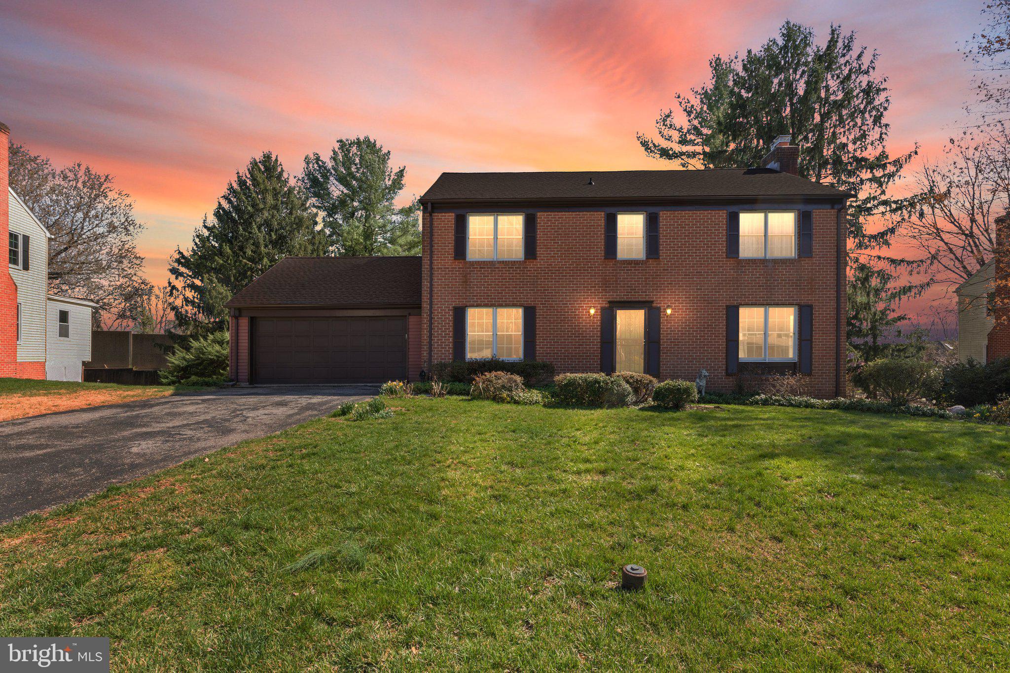 18 LOCHMOOR COURT