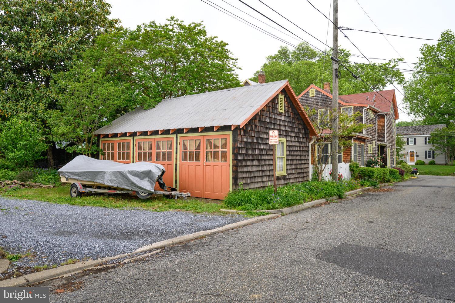 213 N QUEEN STREET