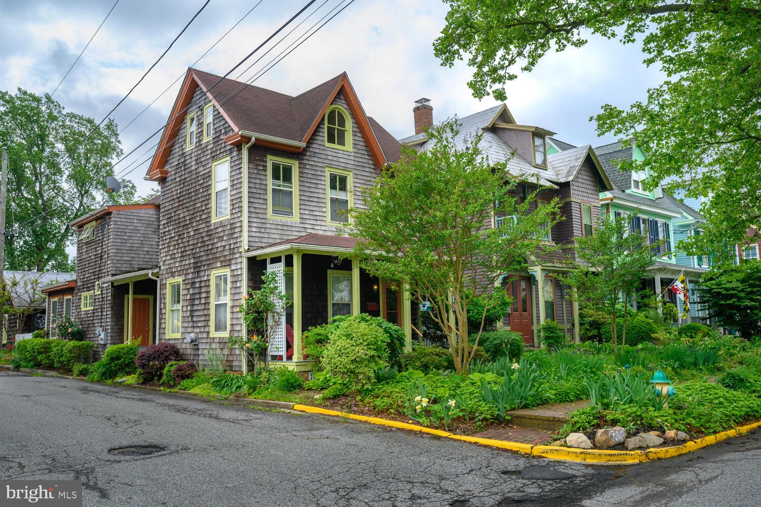 213 N QUEEN STREET