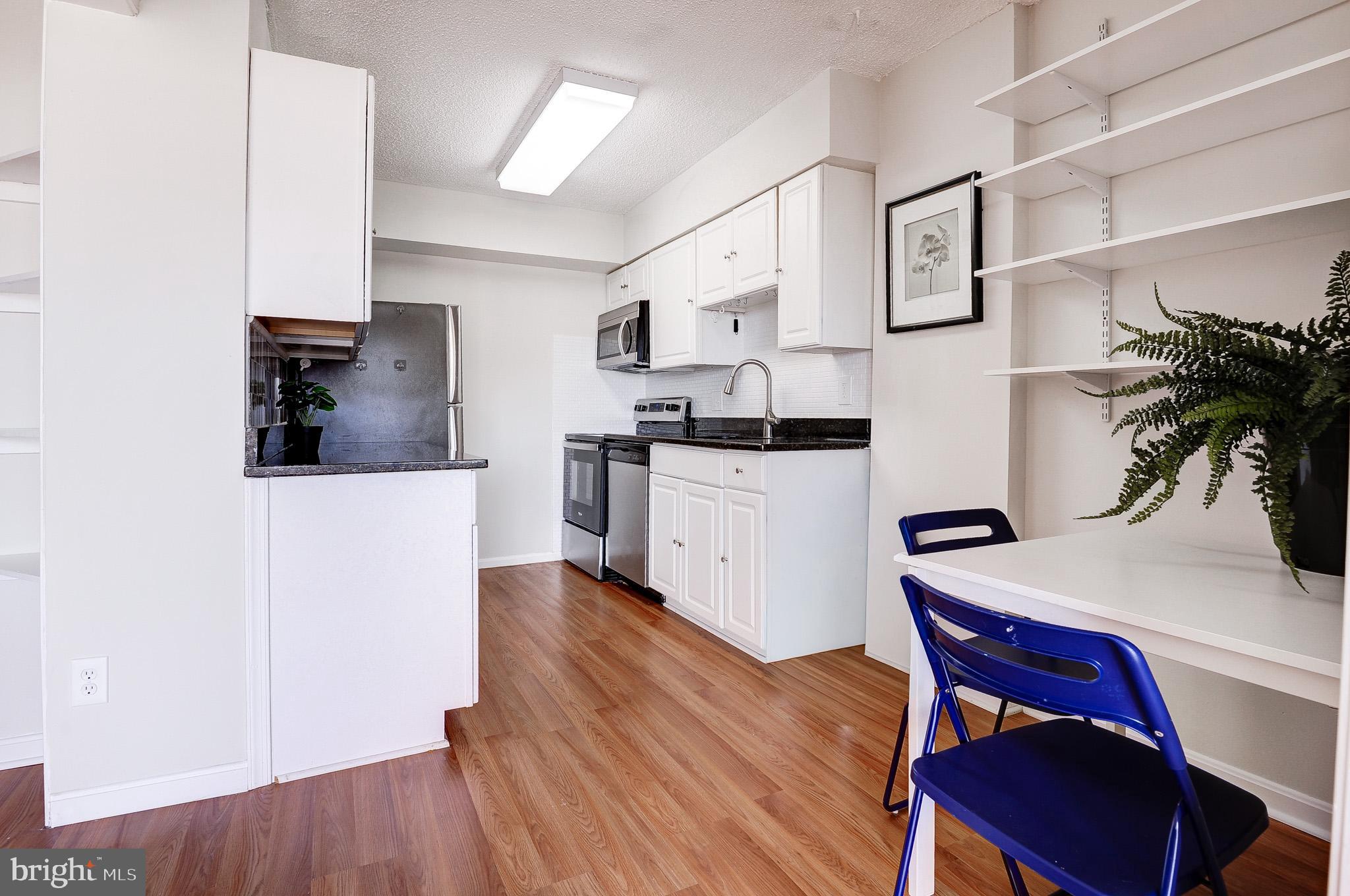 CHELSEA TOWERS - Residential