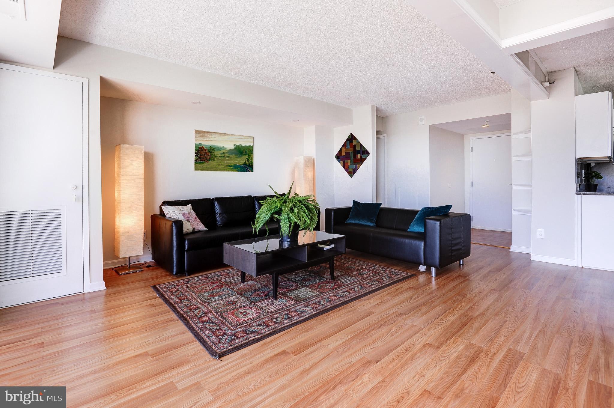 CHELSEA TOWERS - Residential